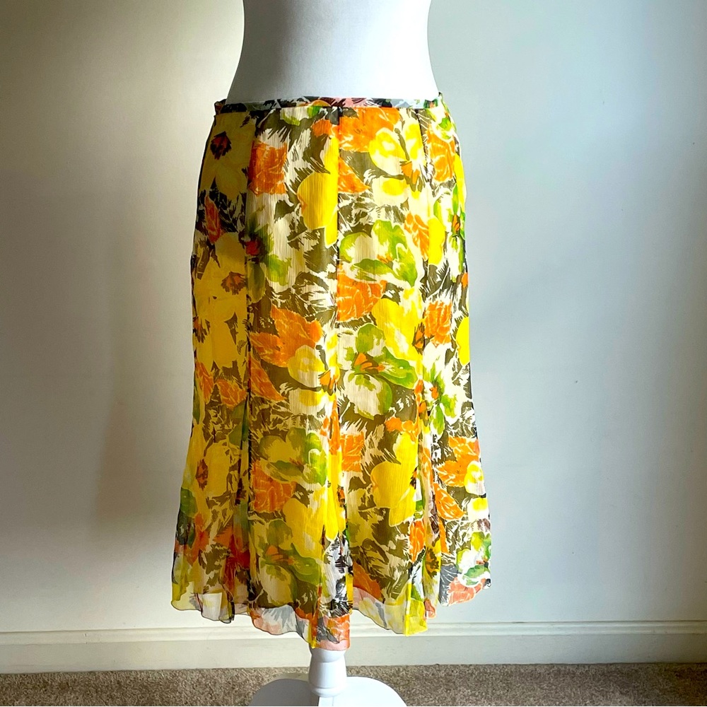 Lafayette 148 Silk Floral Fit and Flare Skirt
Size 6 RN 95135